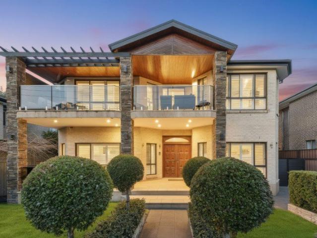 Grand Family Residence + 2 Bedroom Sleep Out