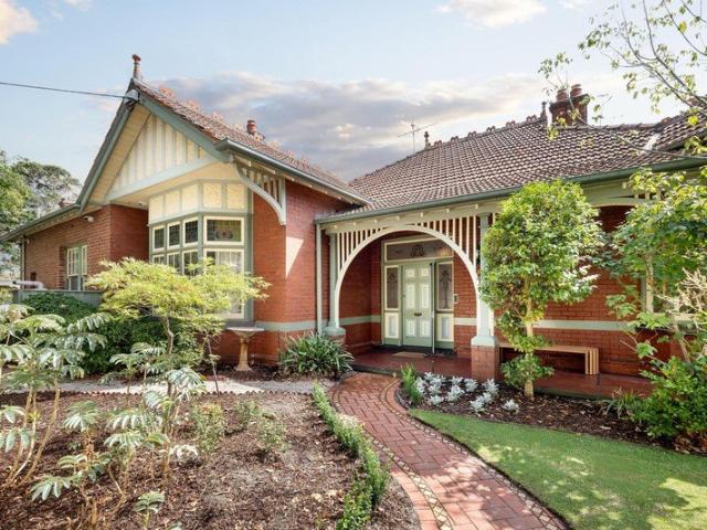 Grand Federation Family Home in Prestigious Studley Park Precinct