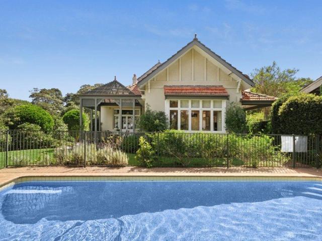 Grand Federation residence in prestigious Clifton Gardens setting