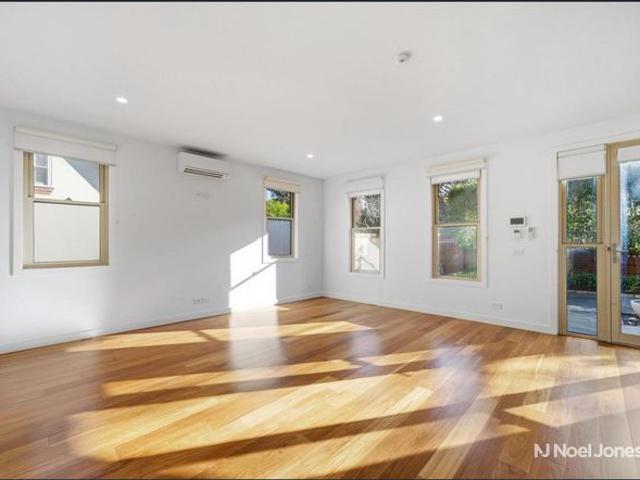 Grand Five Bedroom Townhouse in a Premium Canterbury Location
