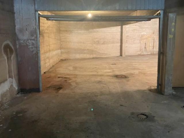 Grand Garage de 75 m² Résidence Le Neptune Secteur Château d. 75m² Sète