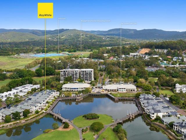 Grand Golf Course Retreat