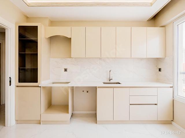 GRAND GYO ANA CADDE ÜZERİNDE TRAMVAY DİBİ 2.5+1 KİRALIK DAİRE