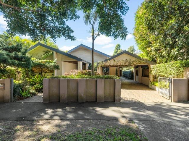Grand Harbourside Living On A Level 700sqm Approx With Idyllic Gardens And R3 Zoning