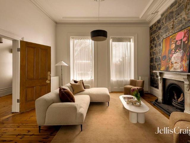 Grand Heritage Living Opposite Carlton Gardens