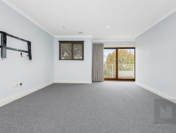 Grand Home in a fantastic location with city views!