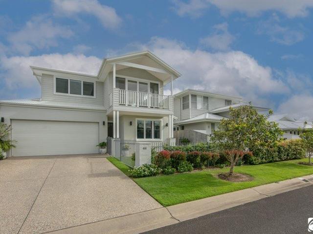 Grand Living in Yamba's Exclusive Links Estate