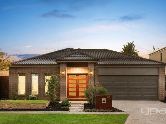 Grand Living, Luxury Entertaining & Unmatched Family Comfort
