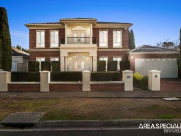 Grand Living, Timeless Elegance & A Premium Lakeside Setting