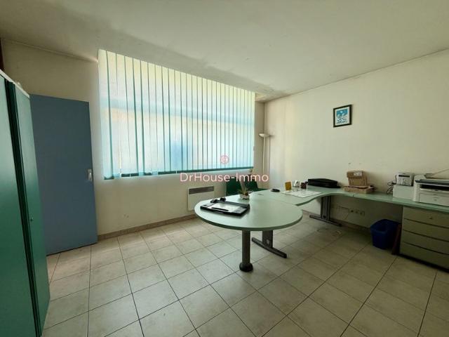Grand local commercial avec bureau ou habitation