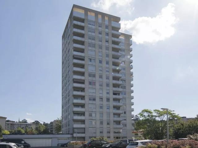 Grand logement de 2 pièces au 11ème étage Avec vue sur le lac