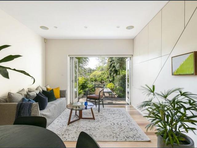 Grand & luxurious 4 level terrace in prized spot