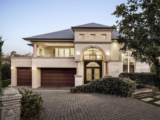 Grand Luxury Family Estate Showcasing Timeless Elegance and Scale