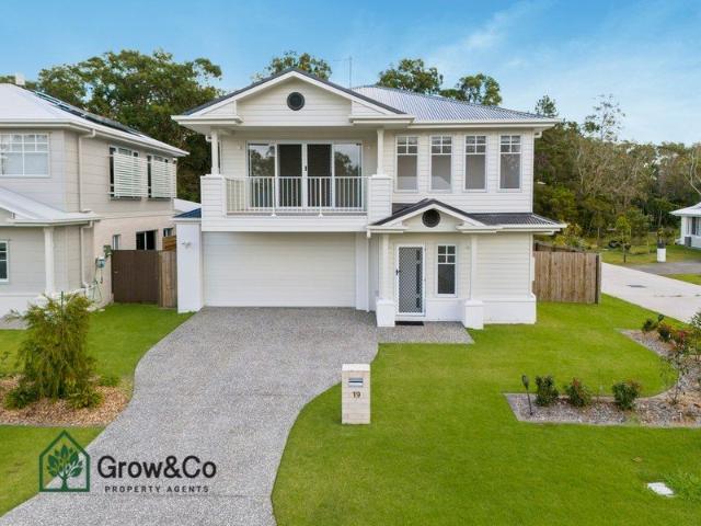 Grand Luxury Living 4 Bedrooms with Serene Surroundings