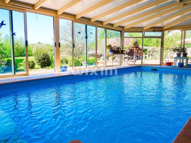 Grand manoir Bressane en très bon état 470m² La Chapelle Naude