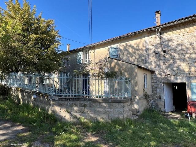 Grand Maison Avec 4 Chambres Et Dépendances A Côté de Ruffec 187m² Ruffec