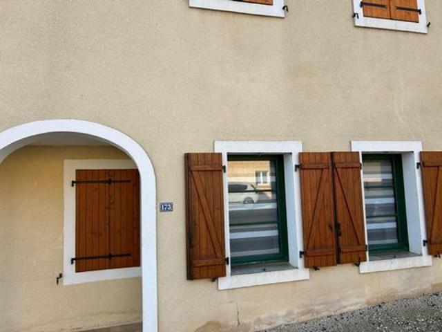 grand maison, transformée en très grand et beau appartement