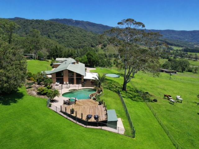 Grand multi home lifestyle opportunity with glorious views