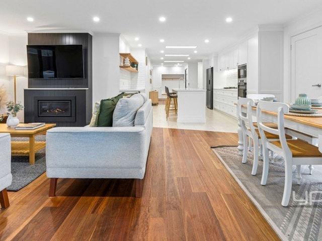 Grandview's Finest Custom Hamptons inspired Masterpiece With Luxury Studio Spa Retreat & Quiet No Through Street