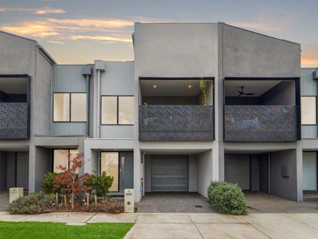 LIFESTYLE FOCUSED LIVING IN A NATURE RICH COMMUNITY PICTURESQUE ASPECT!