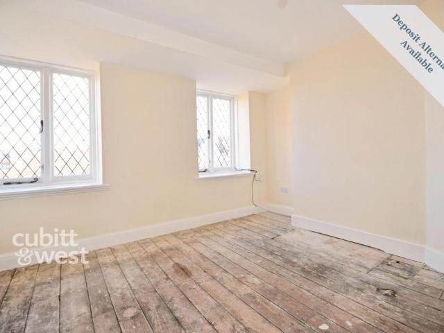 Grand Parade, High Street, RH10 2 bed flat to rent £1,350 pcm £312 pw