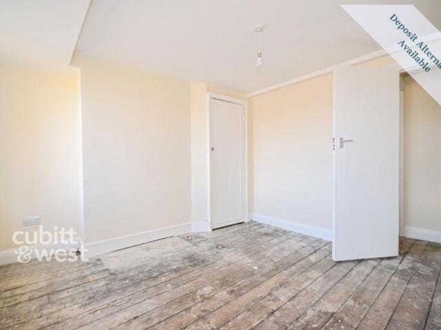 Grand Parade, High Street RH10, 2 bed flat to rent, £1,350 pcm | PrimeLocation