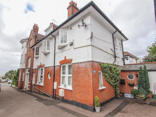 Grand Parade, Leigh On Sea SS9, 2 bed flat to rent, £1,500 pcm | PrimeLocation