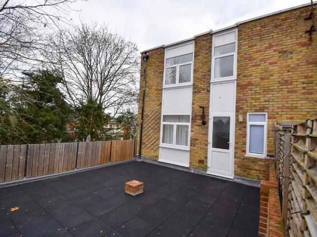 Grand Parade, Station Road, Hook RG27, 3 bed flat to rent, £1,450 pcm | PrimeLocation
