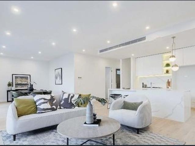 GRAND PENTHOUSE OVER A SINGLE LEVEL OF LUXURY VILLAGE LIFESTYLE WALK TO TRAIN, PARKLANDS, RESTUARANTS AND MORE