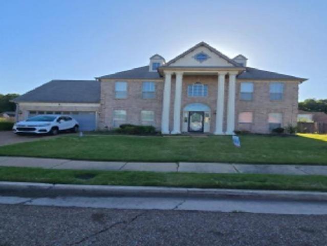 Grand Pines Dr