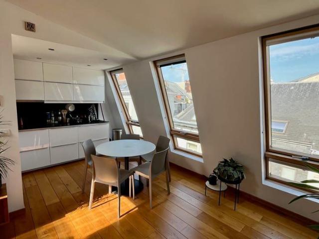 Grand Place – exceptionally bright 5th floor apartment