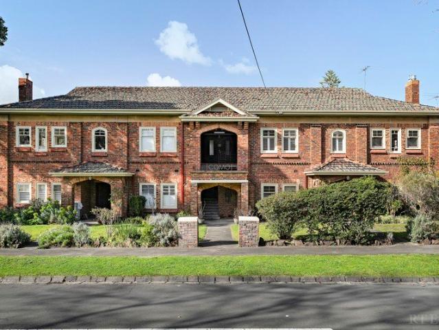 Grand Proportions with Timeless 1920s Charm