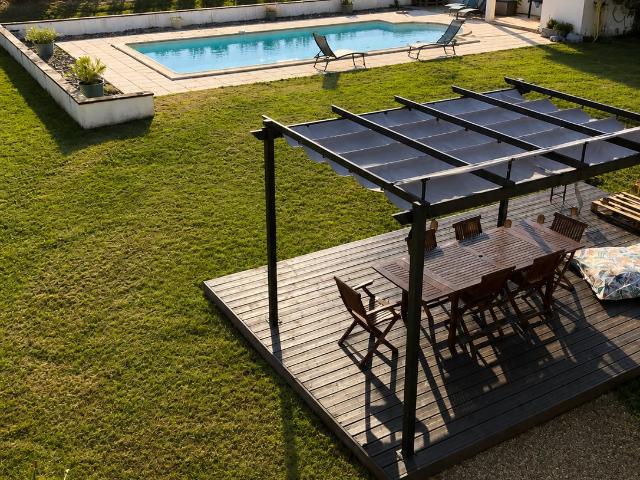 Grand propriété de charme avec activité touristique 440m² Poupas