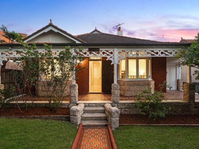 Grand Queen Anne Federation home on a sprawling 822sqm of land