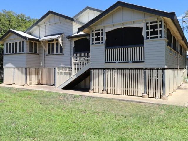 Grand Queenslander in Prime Location