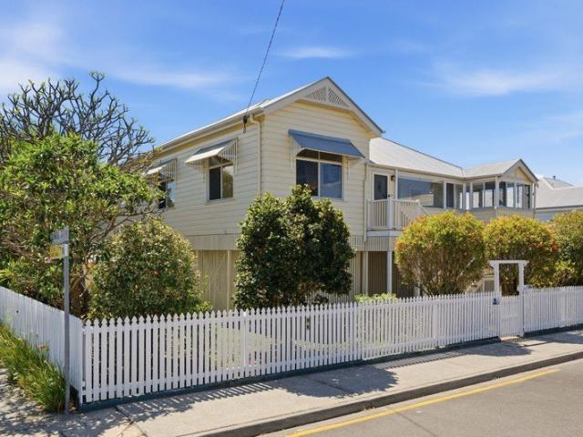 Grand Queenslander on 809sqm Corner Block with Subdivision Potential Open Sat 10th at 10am 10:30am
