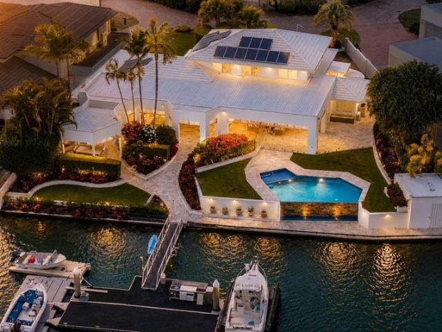 Grand Raby Bay Waterfront Residence 30m Quay Line