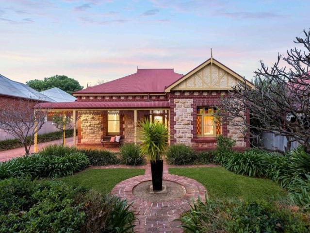Grand Return Verandah Villa with Expansive Extension & Versatile Family Living