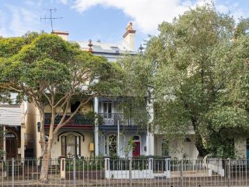 Grand scale Victorian terrace with dual access