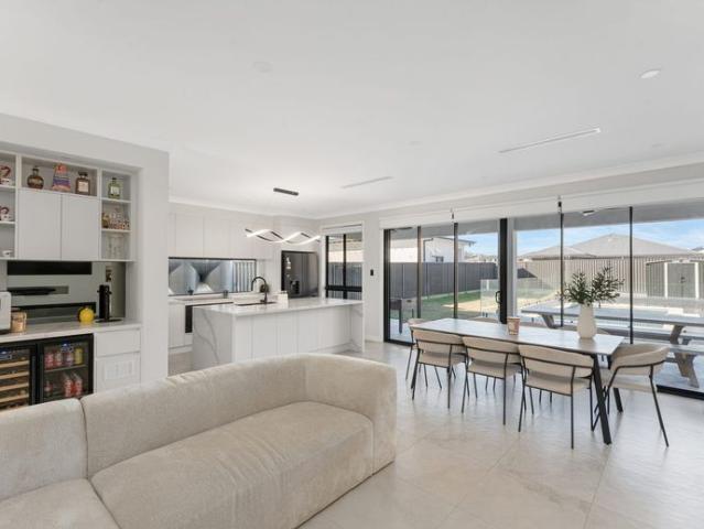 GRAND SCALE EXECUTIVE LIVING WITH A POOL