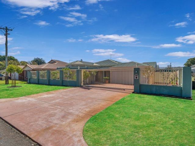 Grand Scale Family Entertainer with Sweeping High Ceilings and Insulated & Air Conditioned Powered Workshop