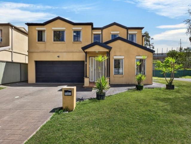 Grand Scale Family Haven with Endless Possibilities!