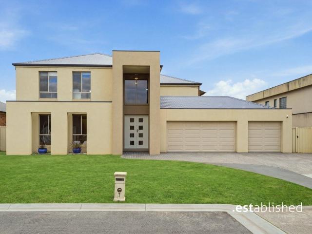 Grand Scale Family Living in a prestigious location