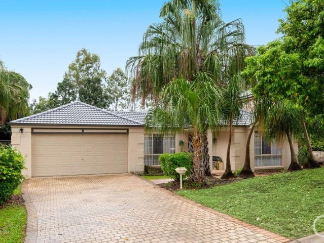 Grand Scale Family Living in Sought After Creekwood Estate 717m² Block