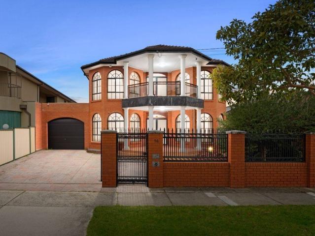 Grand Scale Family Living with Self Contained Flexibility