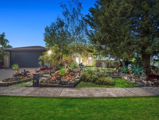 Grand Scale Family Living with Pool, Workshop & Multiple Living Zones