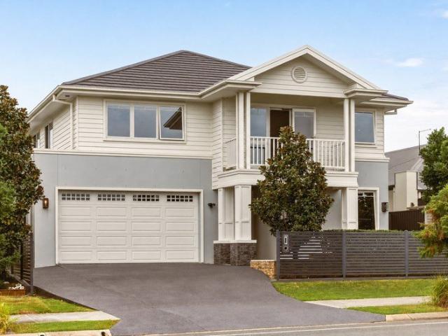 GRAND SCALE FAMILY LUXURY WITH EXCEPTIONAL LIFESTYLE APPEAL