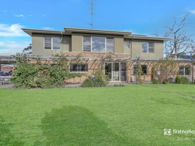 Grand Scale Living on 1,450sqm in the Heart of Inverloch