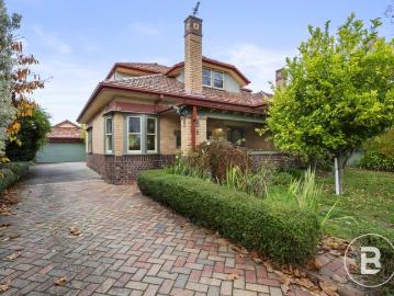 GRAND SCALE LIVING MOMENTS FROM LAKE WENDOUREE