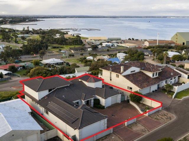 Grand Scale Living with Unrivalled Esperance Bay Views